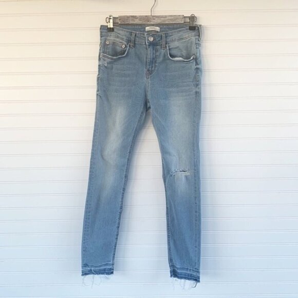 Zara Denim - Zara Skinny Jeans 6 Light Wash Distressed Ripped Knee Raw Hem